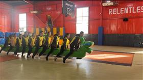 职工味q动?x)——精彩瞬间之陆地龙舟